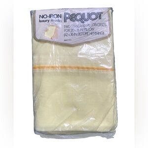 Vintage Springs Pequot Luxury Muslin Two Standard Pillowcases Yellow No Iron NOS